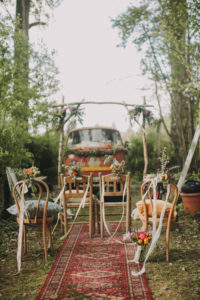 Alternative wedding, garden, decoration, preparation, chairs, floral decoration, altar Alternative wedding, garden, decoration, preparation, chairs, floral decoration, altar
